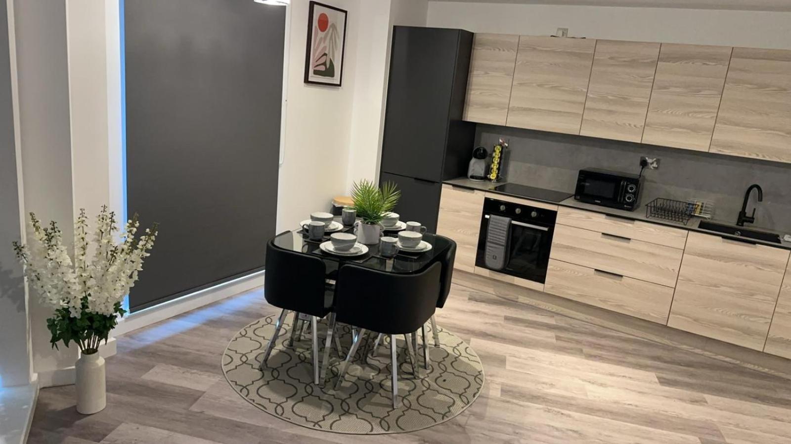 Stunning 2-Bed Premium Apartment - Free Wi-Fi 프레스턴 외부 사진